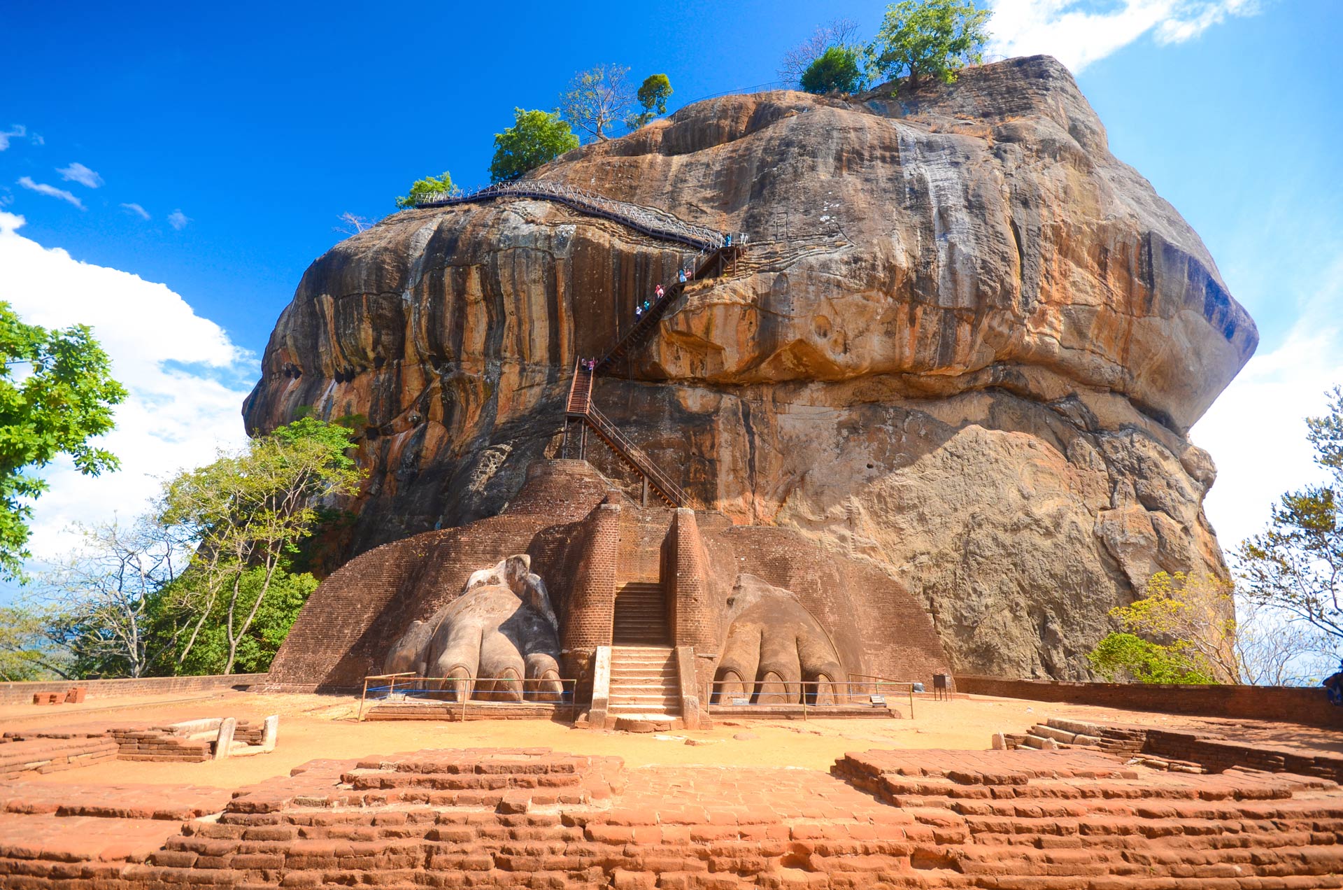 sigiriya-rock-fortress-sri-lanka-wolfare