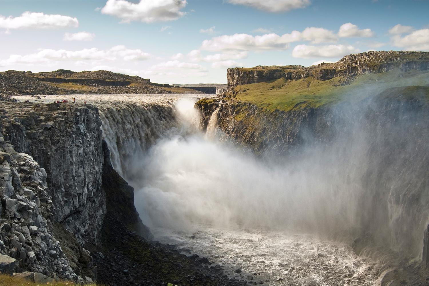 dettifoss-north-iceland-wolfare