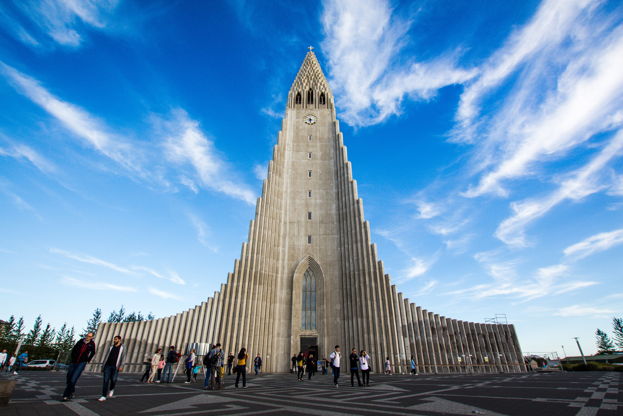 hallgsimskirkja-iceland-wolfare