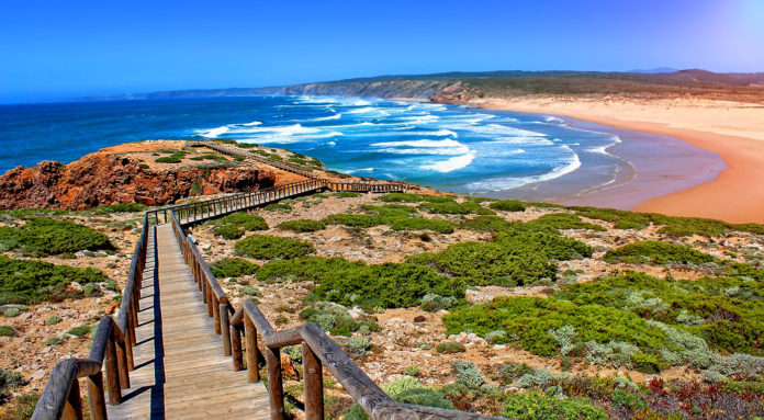 Pobrežie Algarve, Portugalsko, wolfare.com