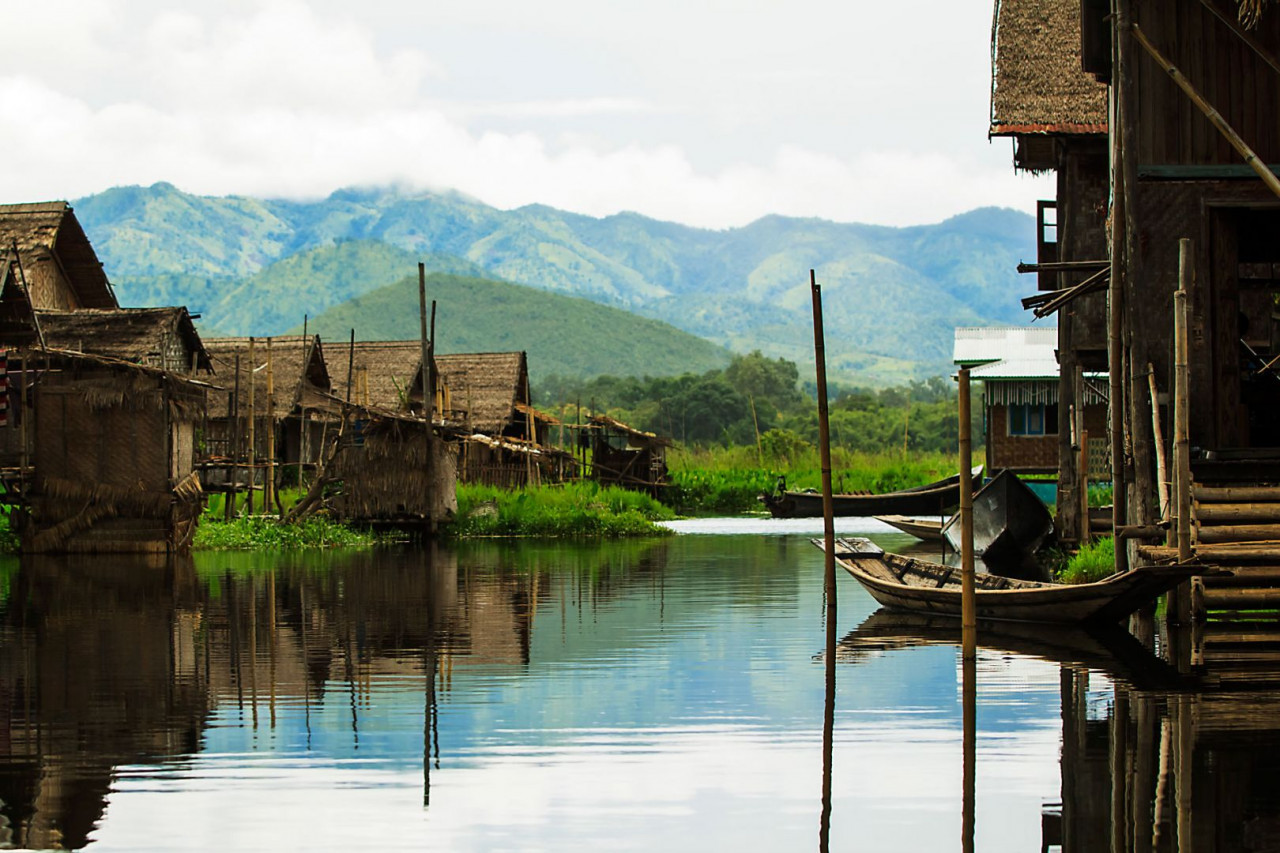 Rowing on Inle Lake